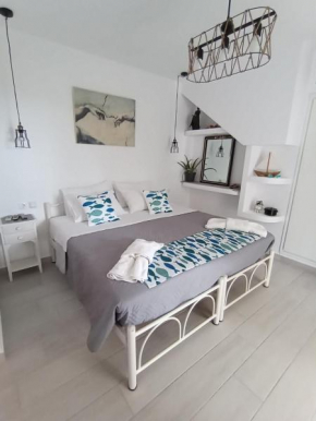 Отель Kiki's Apartments  Корфу